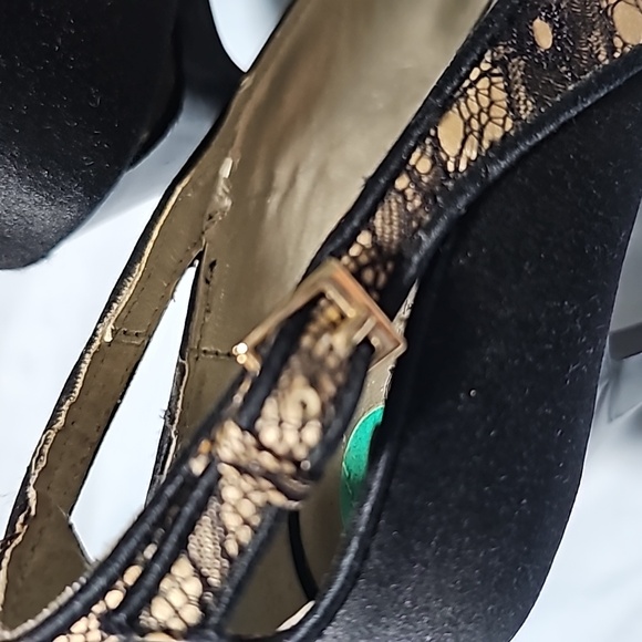 GUESS Black/ Lace Pumps - Picture 4 of 9